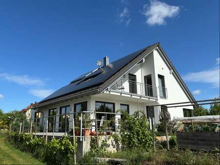 Ansicht mit Terrasse - Einfamilienhaus in 74532 Ilshofen mit 184m² kaufen
