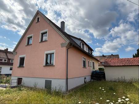 Ansicht mit Garten - Doppelhaushälfte in 74532 Ilshofen mit 95m² kaufen