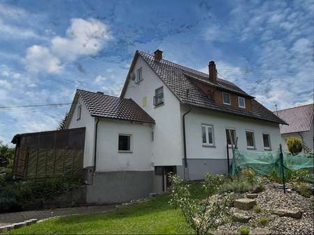 Ansicht Wohnhaus - Zweifamilienhaus in 74423 Obersontheim mit 157m² kaufen