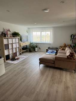 Wohnzimmer - Dachgeschosswohnung in 74426 Bühlerzell mit 126m² kaufen