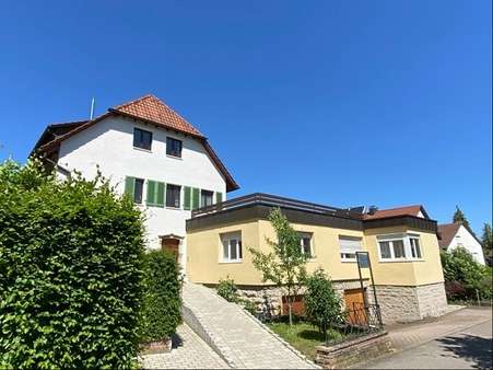 Außenansicht von der Straße mit Eingangsbereich - Stadthaus in 74405 Gaildorf mit 414m² kaufen
