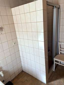 Dusche im Bad - Einfamilienhaus in 74535 Mainhardt mit 74m² kaufen