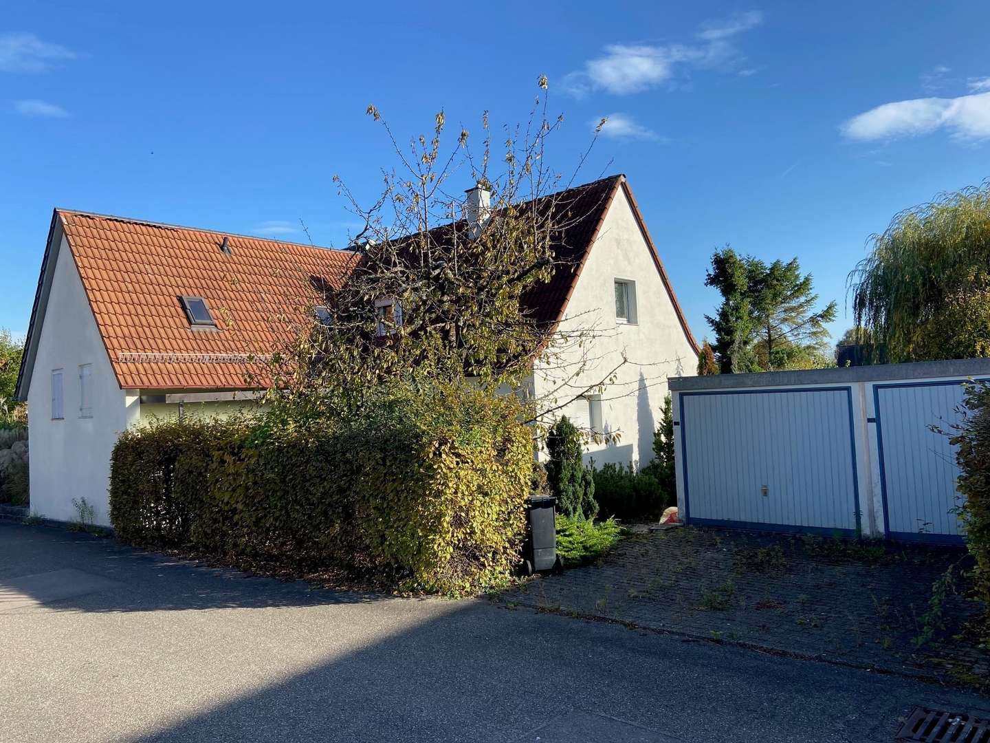 Außenansicht mit Garage - Doppelhaushälfte in 74523 Schwäbisch Hall mit 80m² kaufen