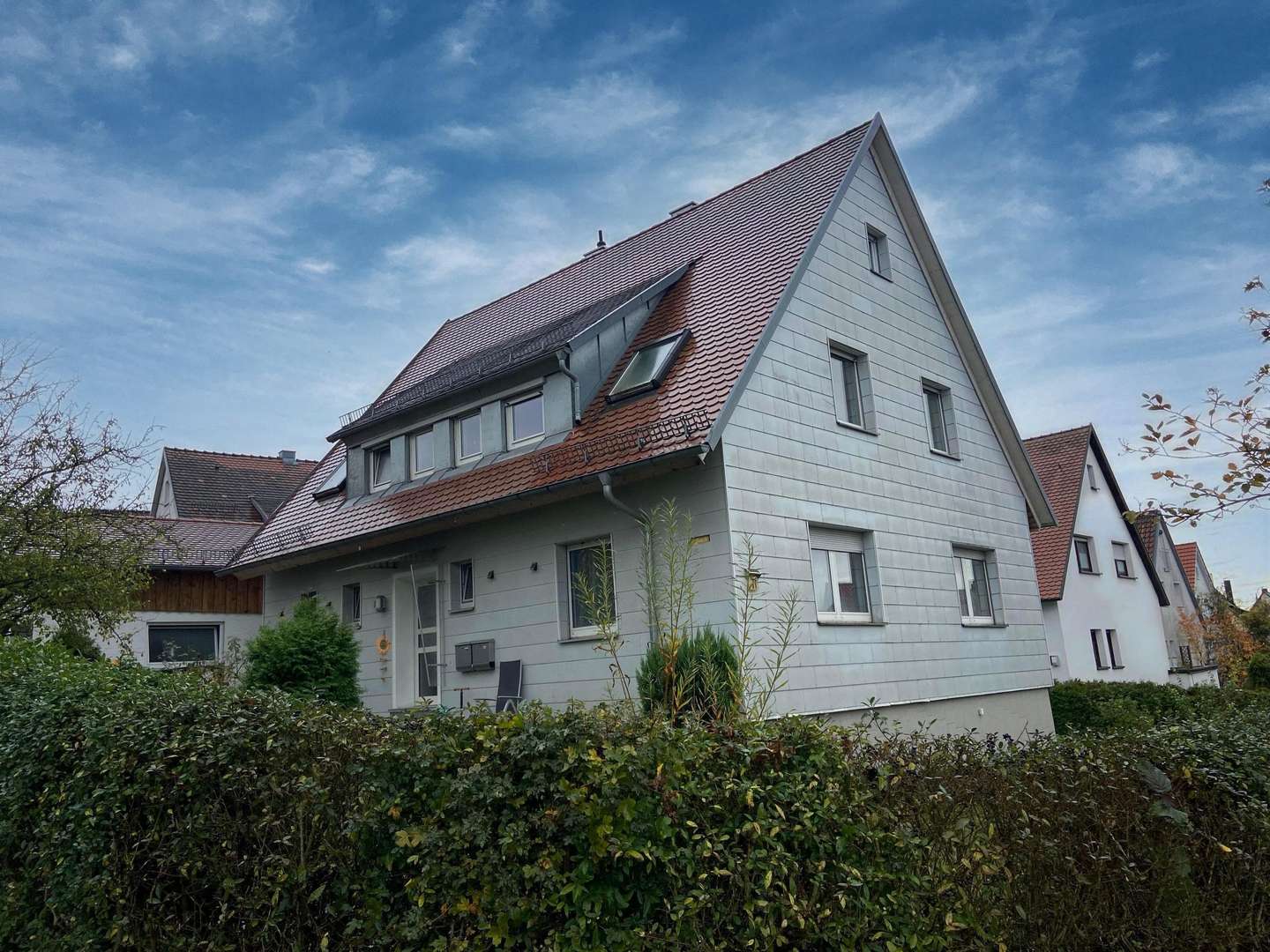 Außenansicht von der Straße - Zweifamilienhaus in 74523 Schwäbisch Hall mit 208m² kaufen