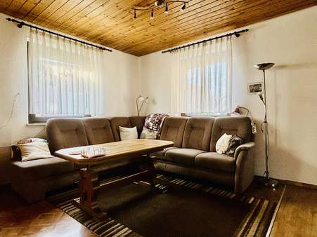 Wohnzimmer - Doppelhaushälfte in 74579 Fichtenau mit 124m² kaufen