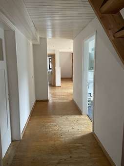 Flur Eingangsbereich - Dachgeschosswohnung in 74549 Wolpertshausen mit 121m² kaufen