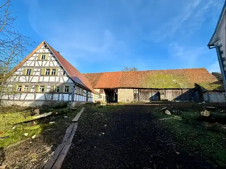 Historische Hofstelle: Denkmalgeschütztes Anwesen...