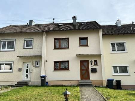 Außenansicht Hauseingang - Reihenmittelhaus in 74541 Vellberg mit 90m² kaufen