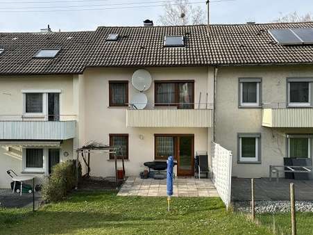 Außenansicht Terrasse mit Garten - Reihenmittelhaus in 74541 Vellberg mit 90m² kaufen