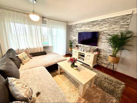 Wohnzimmer - Etagenwohnung in 74575 Schrozberg mit 76m² kaufen