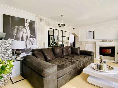 Wohnzimmer Appartement Dachgeschoss - Mehrfamilienhaus in 74594 Kreßberg mit 404m² kaufen