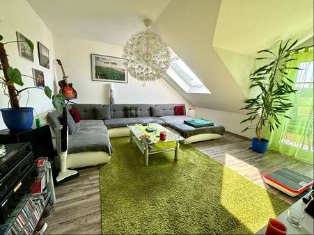 Wohnzimmer - Dachgeschosswohnung in 74564 Crailsheim mit 52m² kaufen