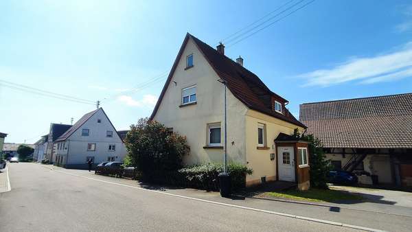Ansicht von Straße - Einfamilienhaus in 74214 Schöntal mit 98m² kaufen