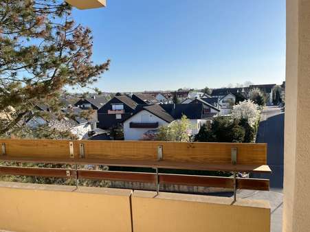 Blick vom Balkon Blick vom Balkon - Etagenwohnung in 74613 Öhringen mit 66m² kaufen