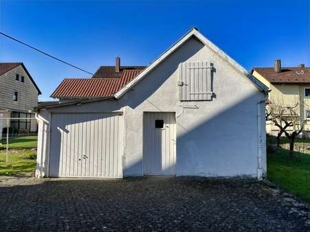 Garage und Geräteschuppen - Zweifamilienhaus in 74632 Neuenstein mit 114m² kaufen