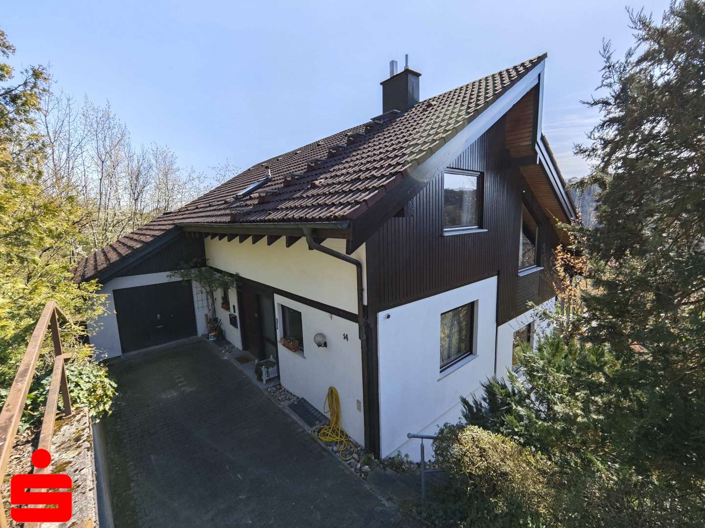 Hausansicht von Straße - Einfamilienhaus in 74670 Forchtenberg mit 199m² kaufen