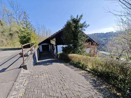 Hofeinfahrt - Einfamilienhaus in 74670 Forchtenberg mit 199m² kaufen