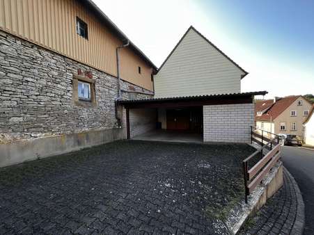 Einfahrt Carport - Einfamilienhaus in 74214 Schöntal mit 128m² kaufen