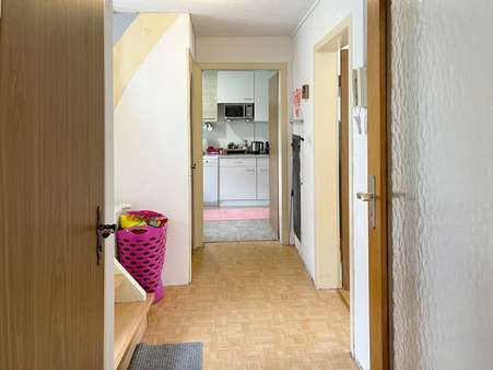 Flur - Doppelhaushälfte in 74613 Öhringen mit 123m² kaufen