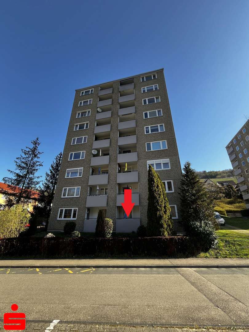 Ansicht Wohnung von Straße - Erdgeschosswohnung in 74676 Niedernhall mit 75m² kaufen