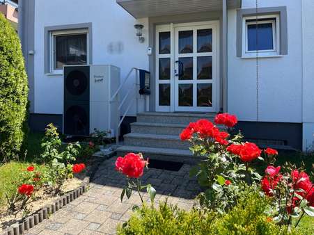 Hauszugang Hauszugang - Doppelhaushälfte in 74613 Öhringen mit 115m² kaufen
