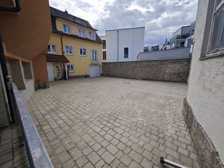 Einfahrt - Dachgeschosswohnung in 74653 Künzelsau mit 85m² kaufen