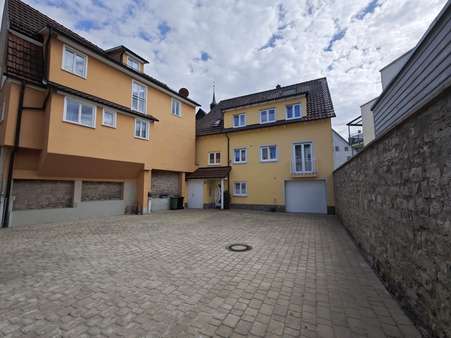 Gemeinsamer Hof und Haus - Dachgeschosswohnung in 74653 Künzelsau mit 85m² kaufen