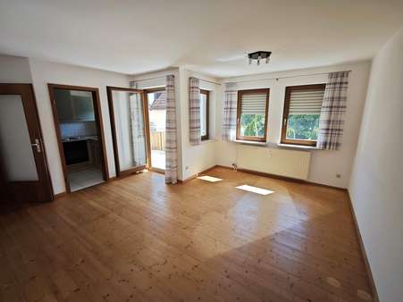 Wohnzimmer - Etagenwohnung in 74670 Forchtenberg mit 48m² kaufen