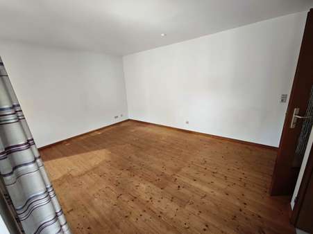 Wohnzimmer - Etagenwohnung in 74670 Forchtenberg mit 48m² kaufen