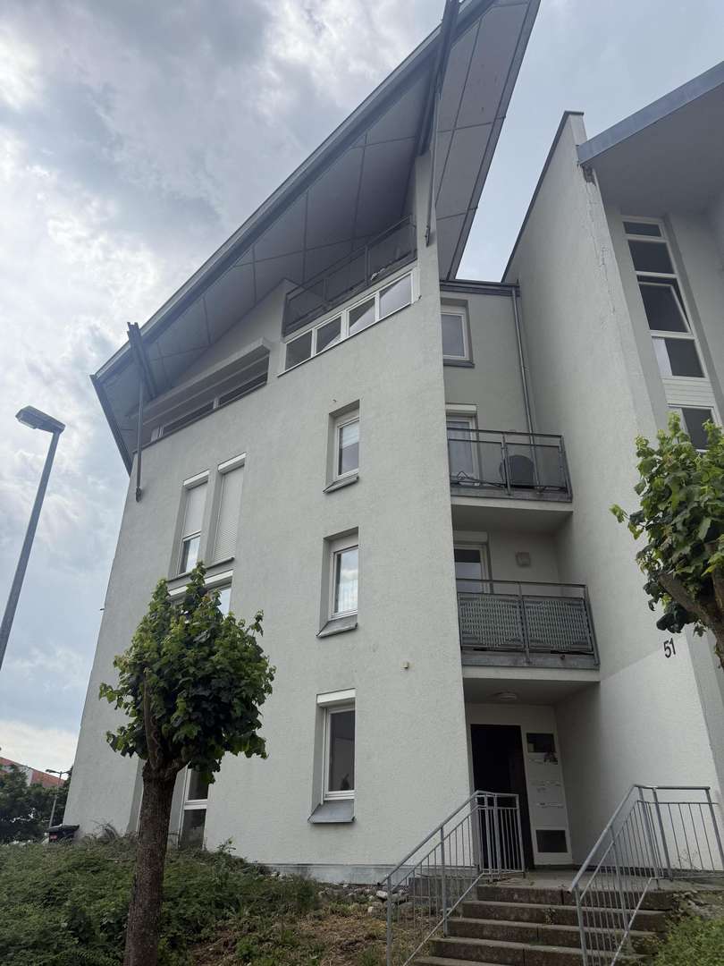 Hausansicht - Eingangbereich Hausansicht - Eingangbereich - Erdgeschosswohnung in 74653 Künzelsau mit 70m² kaufen