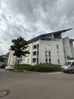 Hausansicht Balkonbereich Hausansicht Balkonbereich - Erdgeschosswohnung in 74653 Künzelsau mit 70m² kaufen
