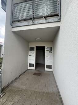 Eingangsbereich außen2 Eingangsbereich außen2 - Erdgeschosswohnung in 74653 Künzelsau mit 70m² kaufen