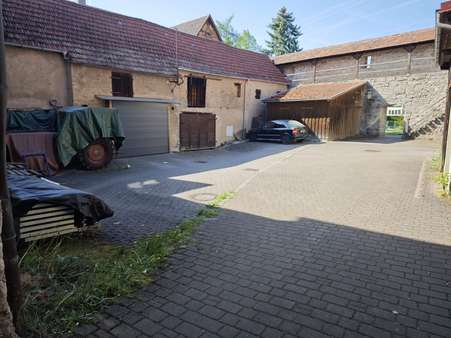Innenhof und Weg Innenhof und Weg - Reihenmittelhaus in 74676 Niedernhall mit 158m² kaufen