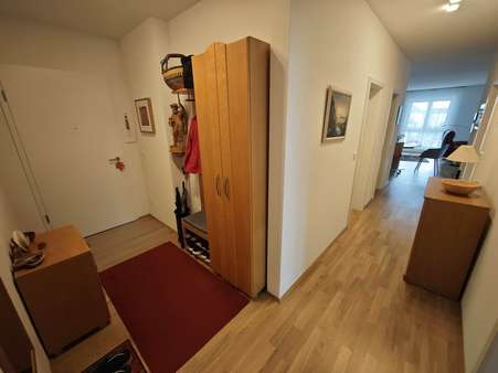 Eingangsbereich und Diele - Etagenwohnung in 74653 Künzelsau mit 94m² kaufen