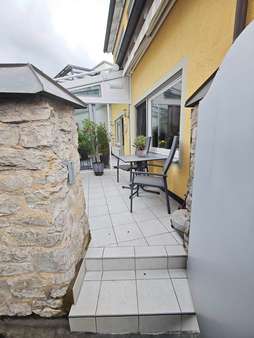 Zugang zur Terrasse von außen - Einfamilienhaus in 74653 Künzelsau mit 236m² kaufen