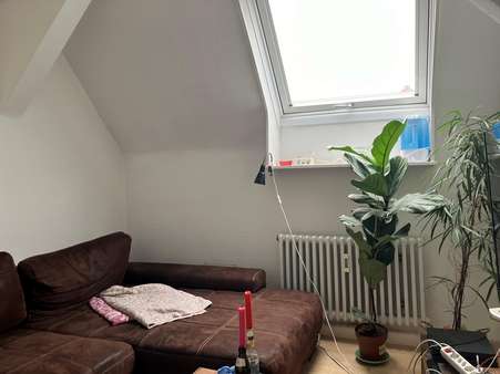 Wohnzimmer - Dachgeschosswohnung in 89077 Ulm mit 93m² kaufen