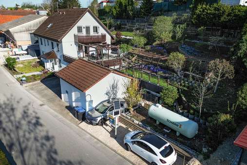 Drohne Nordwest - Zweifamilienhaus in 73345 Drackenstein mit 224m² kaufen