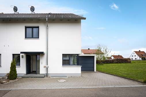 Ansicht Nordwest - Doppelhaushälfte in 89269 Vöhringen mit 145m² kaufen