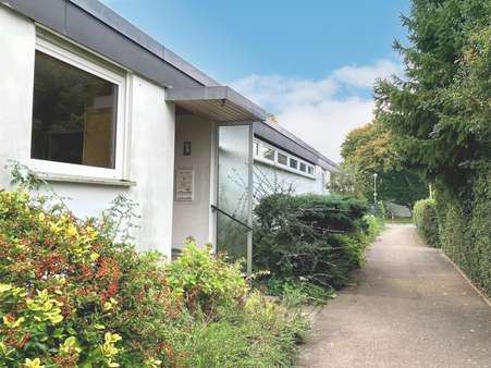 Ansicht Eingangsseite Ansicht Eingangsseite - Bungalow in 89231 Neu-Ulm mit 112m² kaufen