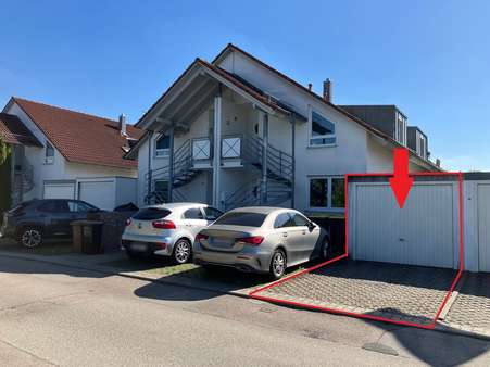 Ansicht Eingang und Garage - Erdgeschosswohnung in 89250 Senden mit 77m² kaufen