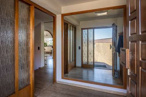 Eingangsbereich Erdgeschoss - Einfamilienhaus in 89608 Griesingen mit 303m² kaufen