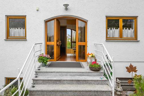 Hauseingang Hauseingang - Einfamilienhaus in 89075 Ulm mit 247m² kaufen