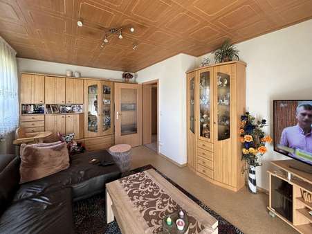 Wohnzimmer - Erdgeschosswohnung in 89537 Giengen mit 70m² kaufen