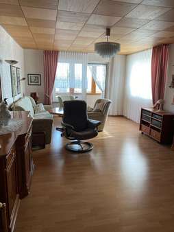 Wohnzimmer - Etagenwohnung in 89520 Heidenheim mit 104m² kaufen