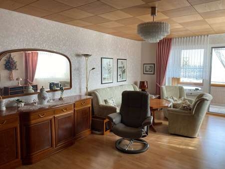 Wohnzimmer - Etagenwohnung in 89520 Heidenheim mit 104m² kaufen