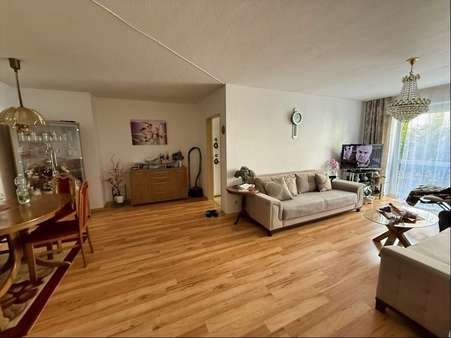 Wohn- und Esszimmer - Erdgeschosswohnung in 89537 Giengen mit 89m² kaufen