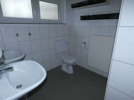Badezimmer Badezimmer - Zweifamilienhaus in 89518 Heidenheim mit 422m² kaufen