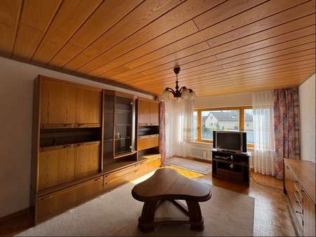Wohnzimmer - Etagenwohnung in 89537 Giengen mit 94m² kaufen