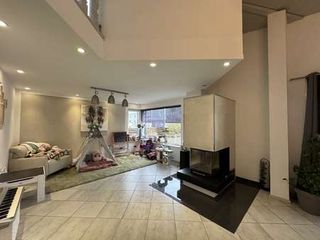 Essbereich mit Kamin - Penthouse-Wohnung in 89537 Giengen mit 180m² kaufen