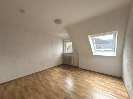 Elternschlafzimmer - Dachgeschosswohnung in 72574 Bad Urach mit 83m² kaufen
